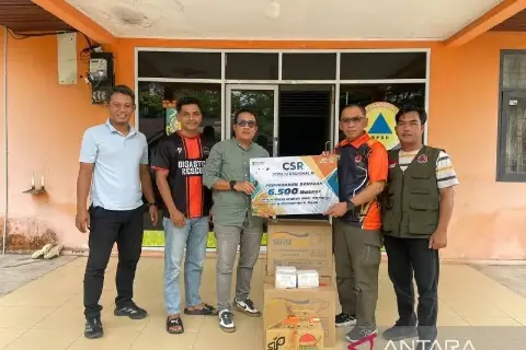 Atasi Dampak Kabut Asap Karhutla di Riau, PTPN IV Regional III Salurkan 43.000 Masker dan Bantuan Sembako