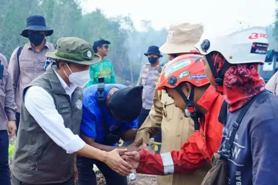 Hotspot Nasional Tembus 1.085 Titik, Menhut Raja Juli Antoni Turun Langsung Kawal Karhutla Kalsel