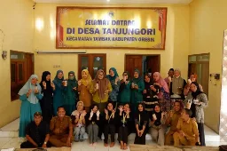Mahasiswa KKN PPM UGM Ajarkan Warga Gresik Olah Minyak Jelantah jadi Sabun Cair dan Lilin Aromaterapi