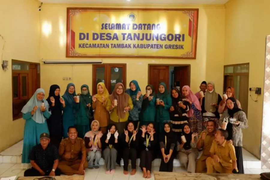 Mahasiswa KKN PPM UGM Ajarkan Warga Gresik Olah Minyak Jelantah jadi Sabun Cair dan Lilin Aromaterapi